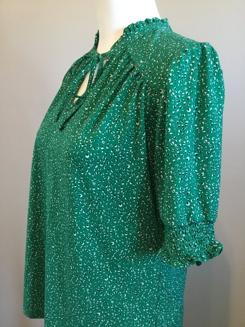 Adrianna Papell Green Blouse Sz Medium