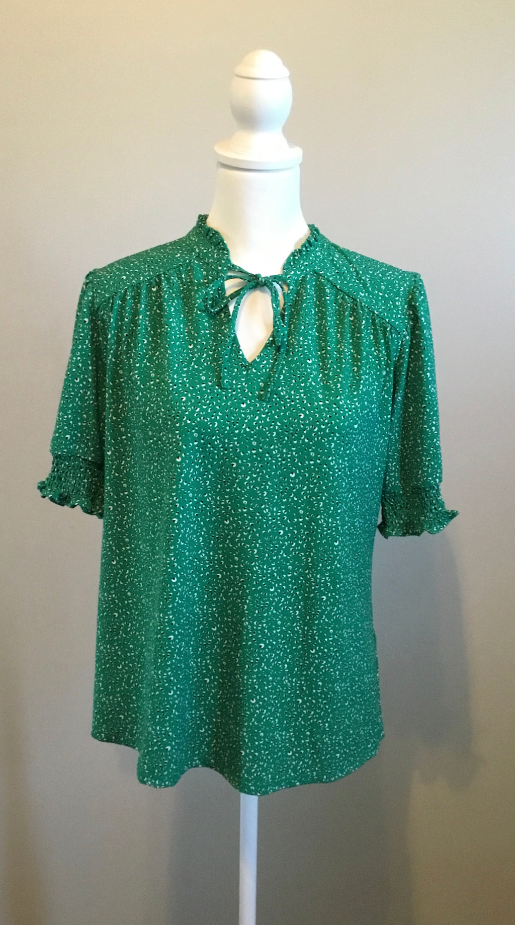 Adrianna Papell Green Blouse Sz Medium
