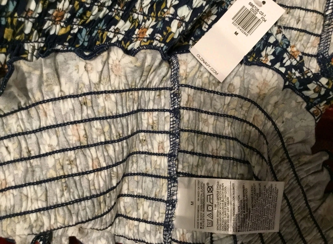 Old Navy Sz Medium Square Neck Crop Top